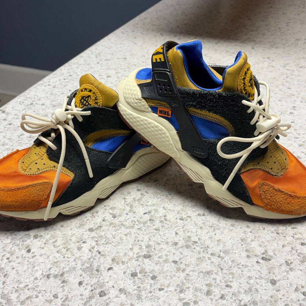 Nike Air Huarache ACG Campfire Orange Goldtone DO6681-700 Women's Size 9 Sneaker